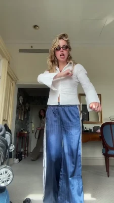 emmabrookes - video Lovers’ feet ~