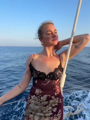 emmabrookes - How have I already not added this great vid of me squirting?! Enjoy