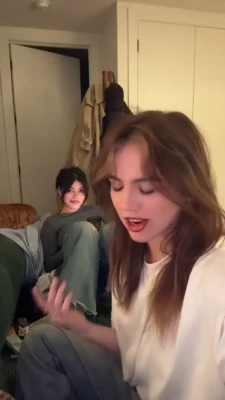 emmabrookes - 希望每天都可以裸體給大家看😝
