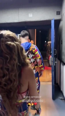 wanessa - what do y’all think of my feet?