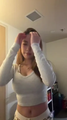 ashlynnh - This pic would look better with your cum leaking out? 💦