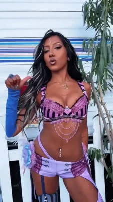 lararajj - Sending this set now to DM babies!!!!