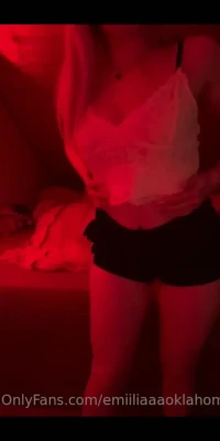 emiliaoklahomaschickenfilet - Do I make you horny? 🤩