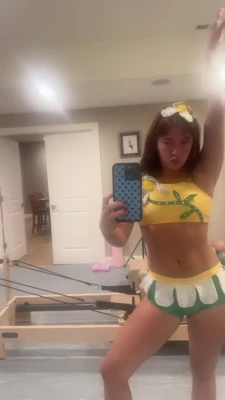 kiingkenziie - Got some cream for my sunny soles?