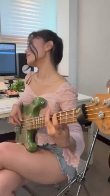 grooveiffel - Public Flashhhh -- Tip to see my suckable nips