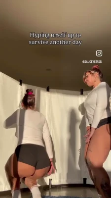 sauceystassi - Showing my 🍆 and 🍑 outside! 😘