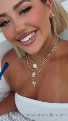 hallepayne - who's up for a little booty shake?😉🍑