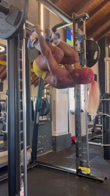 nefmuscle - Watch me play with my titties & pussy 😉😉 I will be online part 1