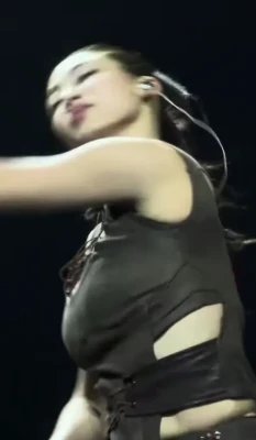 _zyozyo - I feel really sexy looking at this photo. That's a cool feeling.