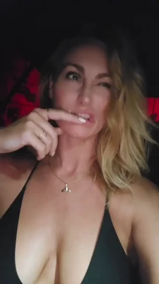 vanessa_cater - I SERIOUSLY LOOKING FOR A OIL BOY ☺️