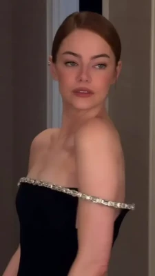 emmastone - i’m literally obsessed with this pic 😈
