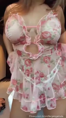 geisyarruda - A sweet little peek 🥰