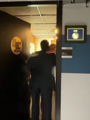 roses_are_rosie - i walk around the house like this