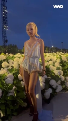 roses_are_rosie - hiigh hows my shirt look?