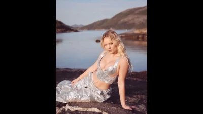 deepfake - My skin looks so smooth and soft, come rub my all over 😘