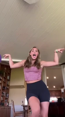 n1colekellyy - This girl Will be Skyping and doing cam shows tomorrow!! Messag me if