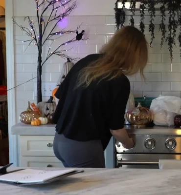 qtcinderella - Whoever likes the most posts first gets tomorrow’s video for free.