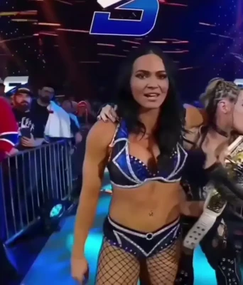 kianajames_wwe - Showing a lil