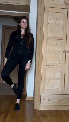 elisa_santinon - Horny and in the mood for some 1 on 1 time... DM me so we can