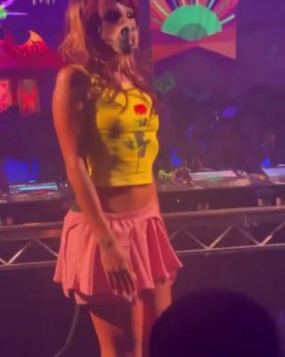 horsegiirl420 - Would you like me to dance for you like this around your body? 😲