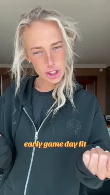sophie_cham - Filmpje helemaal bloot met mijn kut spelen!