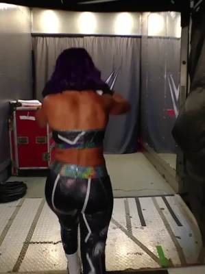 wwe_bayley - Suck on my nipples, pound my hungry hole. Handsfree cumming.
