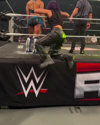 wwe_bayley - B b b b be my lover wontcha be my lover  Na na na na na na na naaaah