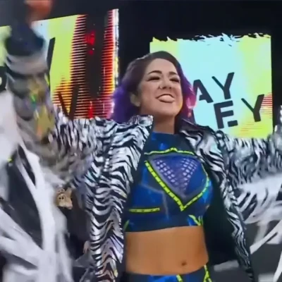 wwe_bayley - Te la chupo no quieres hacer tarea mejor coger🍆🔥@strawberrypapi