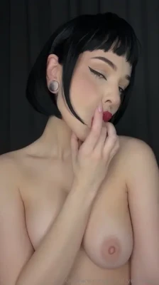girl_of_yourdreams - I wanna put my lipstick around the tip of your cock 💋