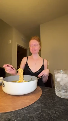 kelly - @sexymilano ----> https://onlyfans.com/twitchjana