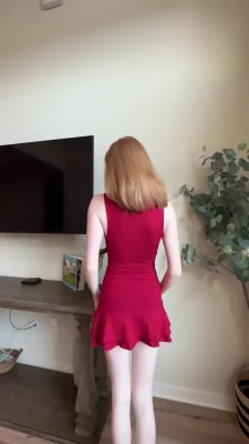 kelly - walk in on this