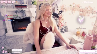 britnyellen - Rubbing cream into my giant fat tits