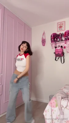 cherrycute666 - I love watching the moon