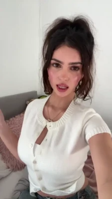 rosie.isabe1 - Idk who I was begging to that was involuntary