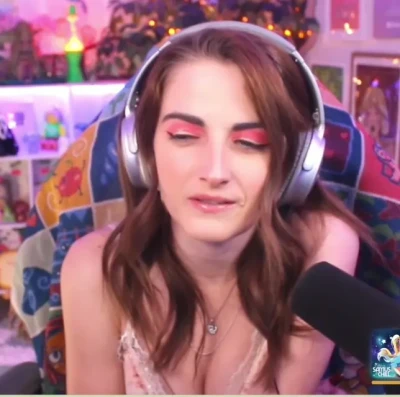 caitlinmariereacts - Body chain ⛓️
