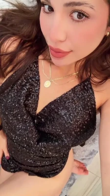 anamorquechof - Do you like the little sneak peeks of my pussy?