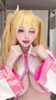 _wendydydydy - Gotta get content before taking these off after a long day 🥵