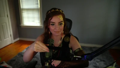 gingy - you guys like my new glasses?