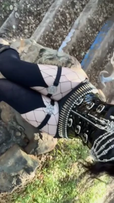 butter.on.a.poptart69 - I want you to jerk off to my pretty toenails..👀  Find the full