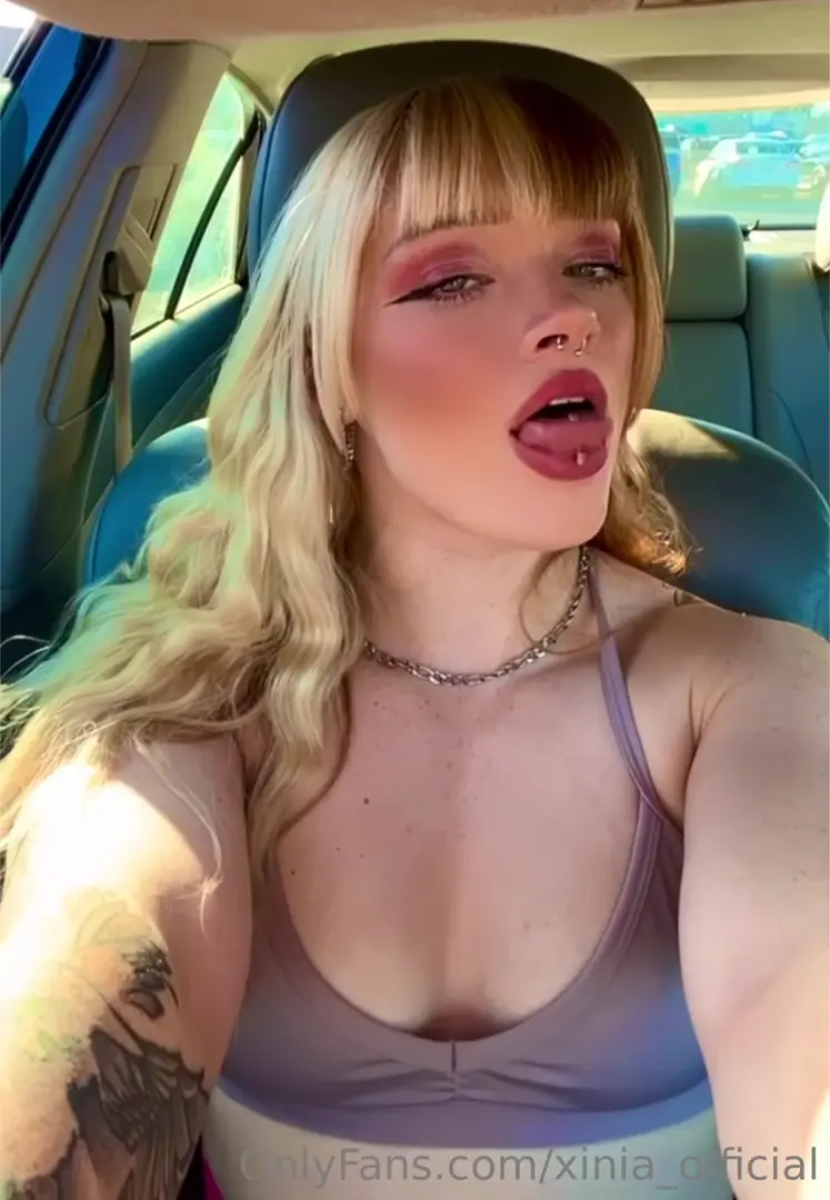 lilac_lexx - Let's start the week with good energy, let's dance a little bit🤭