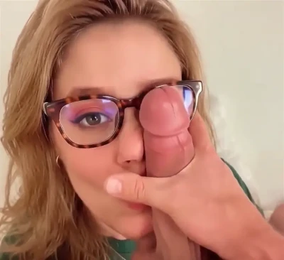 jenna_fischer - Join me in bed babe?🍑💦