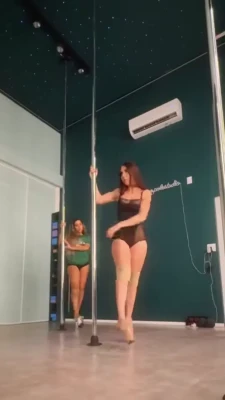 sofiasantino - 😋touch my body