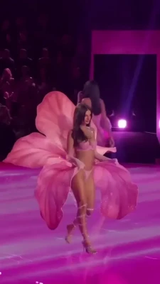 emrata - i need you licking.. teasing.. fucking me 😩💖💕 is that too