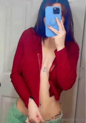 dakotababyxx - What kind of video should I do with my new toy?