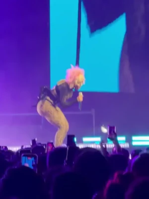 dojacat - Replying to DM’s if I don’t reply the first time then always