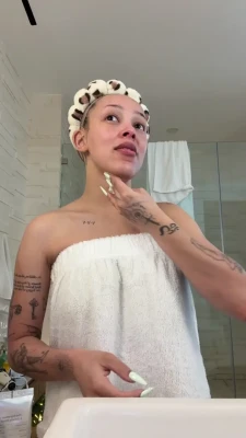 dojacat - What's going on here? *wrong answers only 😜