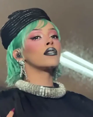 dojacat - My lil pale body + full bush 4u 😌