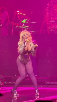 dojacat - ‘Do you like watching me be naughty for you, daddy?’ 💦😉 