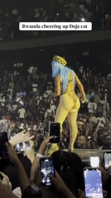 dojacat - all this ass and no one to eat it? who's hungry? 👅