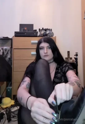feet_porcelain - Feel hella cute can’t lie 🖤